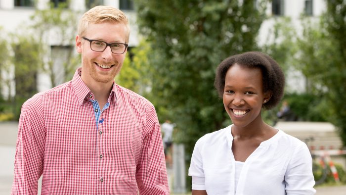 Informatik-Absolvent Stephan Wolf und Stipendiatin Anne Nyokabi